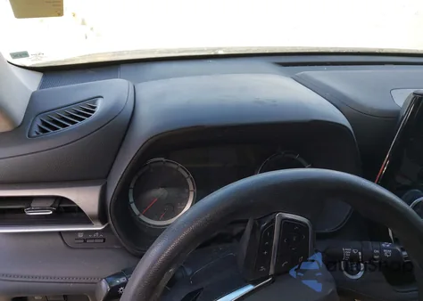 2021 Toyota Highlander L z USA, uszkodzony, nr VIN 5TDCZRAH3MS077203